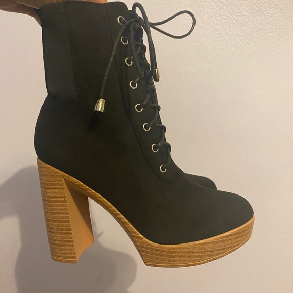 Beautiful Black Booties!! - Picture 1 of 3